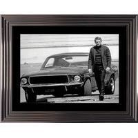 Affiche encadrée Noir et Blanc: Bullitt - Steve Mc Queen et sa Ford Mustang - 50x70 cm (Cadre Tucson)